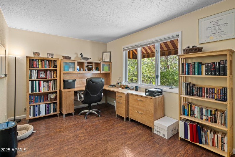 JL_747MountainShadows-interiors-Bedrooms