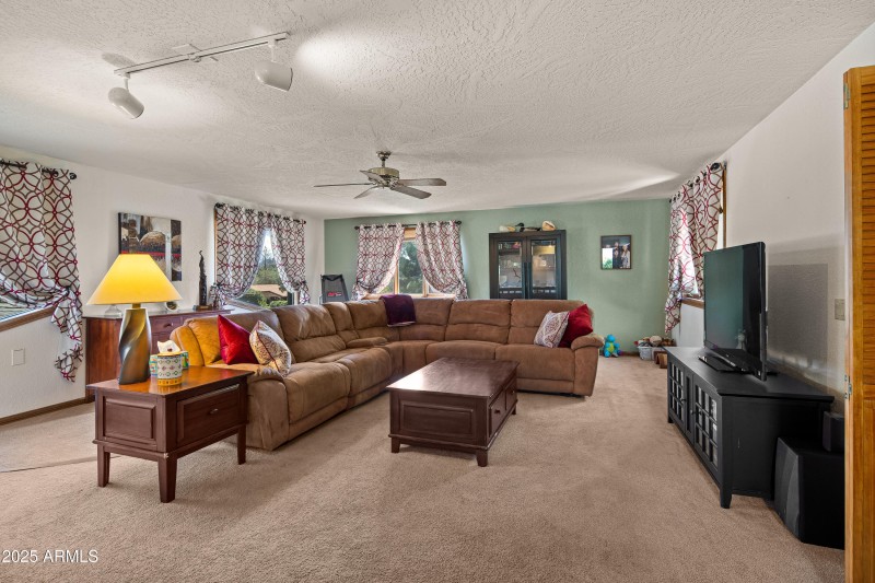 JL_747MountainShadows-interiors-Upstairs