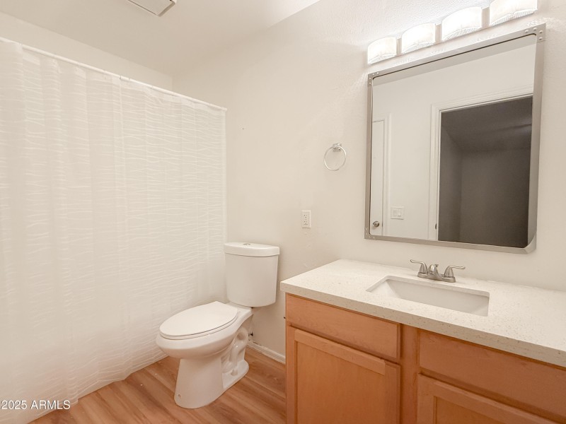 Upstairs Full Bathroom