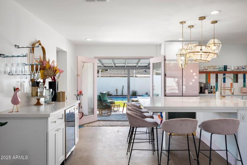 Wine/Beverage Bar and Frig