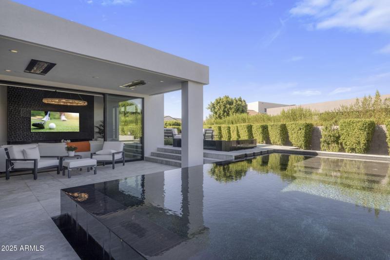 Indoor/Outdoor Living