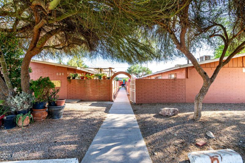 321 E Carol Avenue Phoenix, AZ 85020