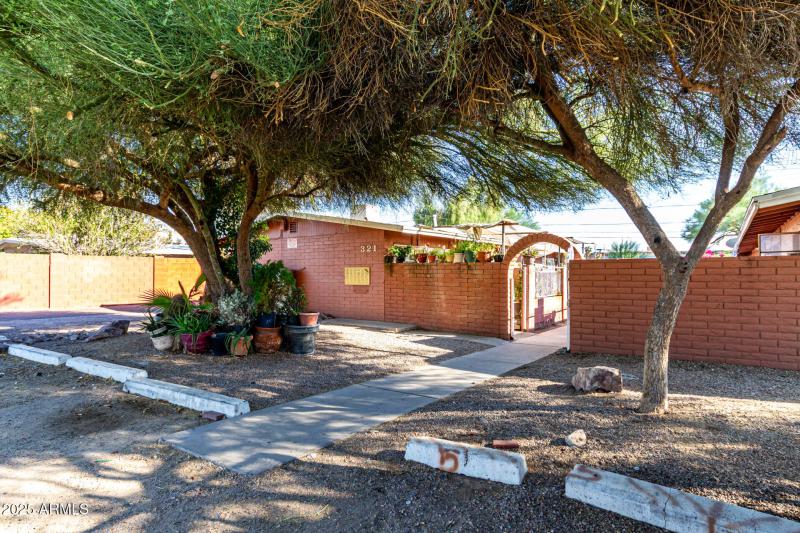 321 E Carol Avenue Phoenix, AZ 85020