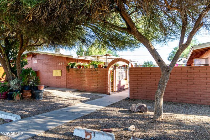 321 E Carol Avenue Phoenix, AZ 85020