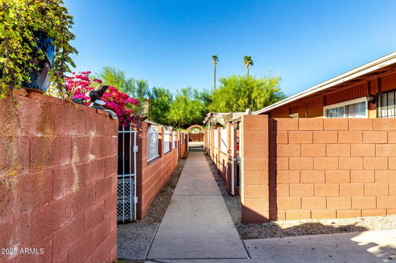 321 E Carol Avenue Phoenix, AZ 85020