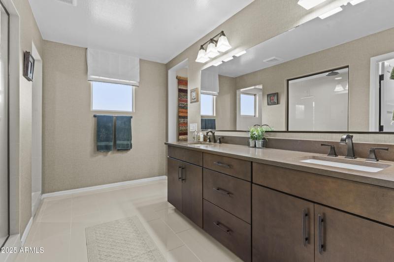 Primary Bath w/dual sinks