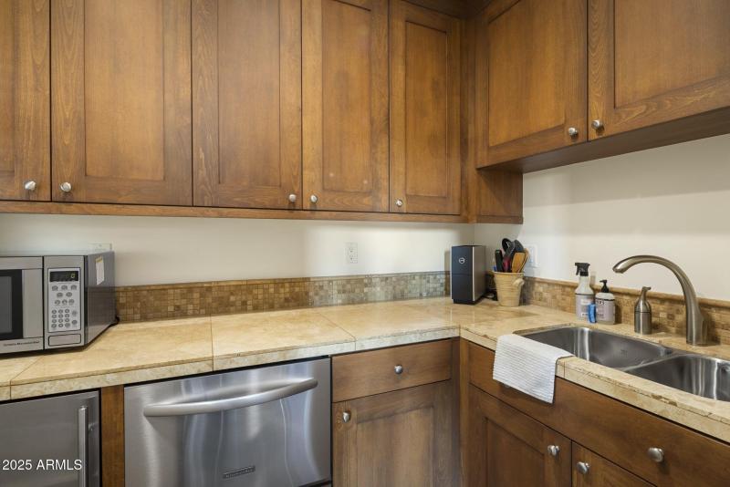 -Guest House Kitchenette