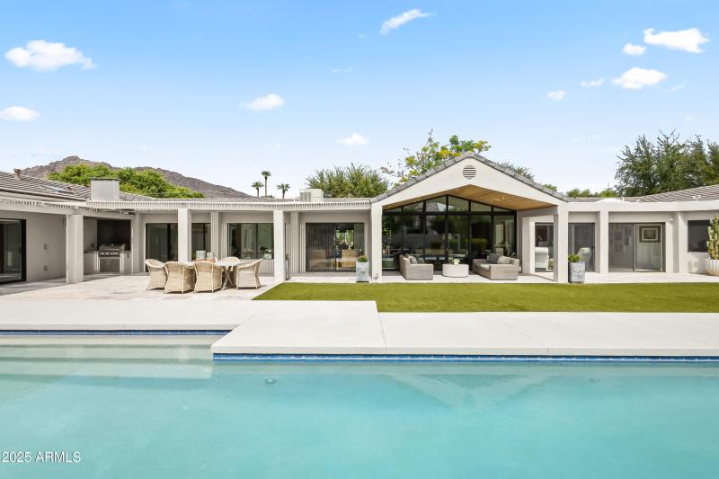 Great Entertainer's Space