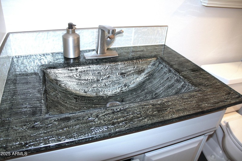 2nd bath counter and sink