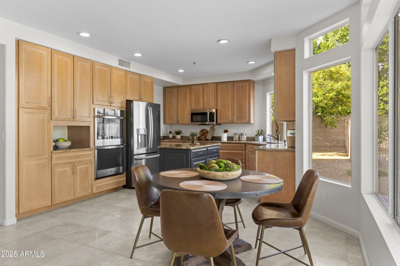 Eat-in Kitchen w/ Island