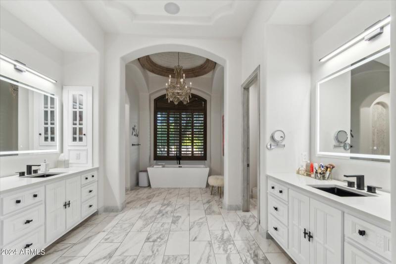 Primary Suite Bathroom