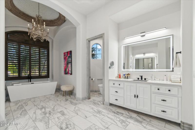 Primary Suite Bathroom