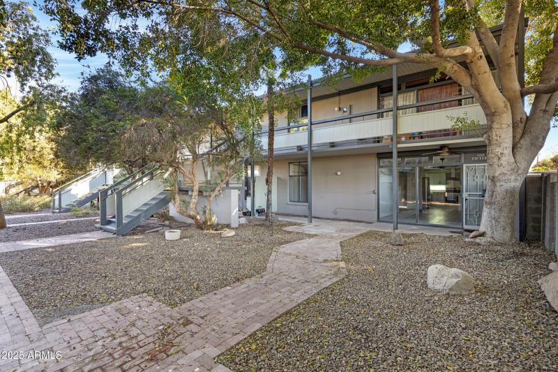 1101 E Bethany Home Rd #15-2