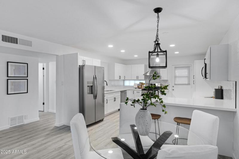 1101 E Bethany Home Rd #15-6