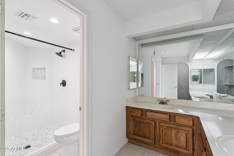 19-web-or-mls-4200-n-miller-rd-220