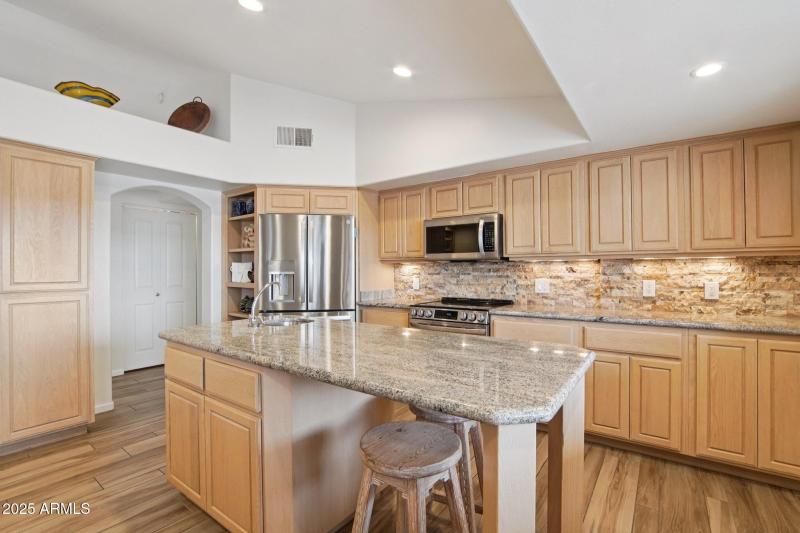 Kitchen with breakfast bar