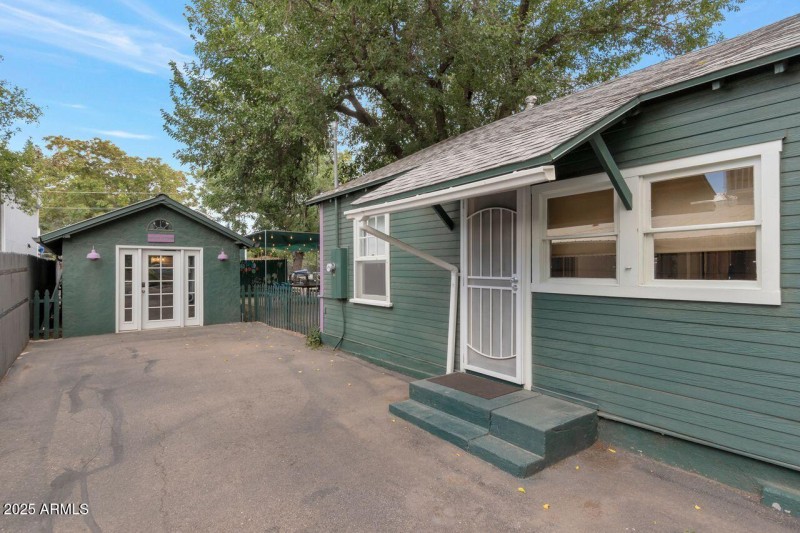 Exterior_Cottage Front