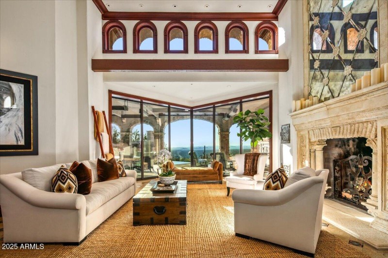 18-Living Room Views