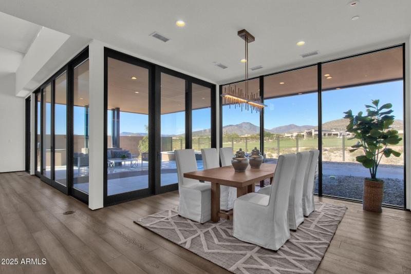 002_DINING ROOM