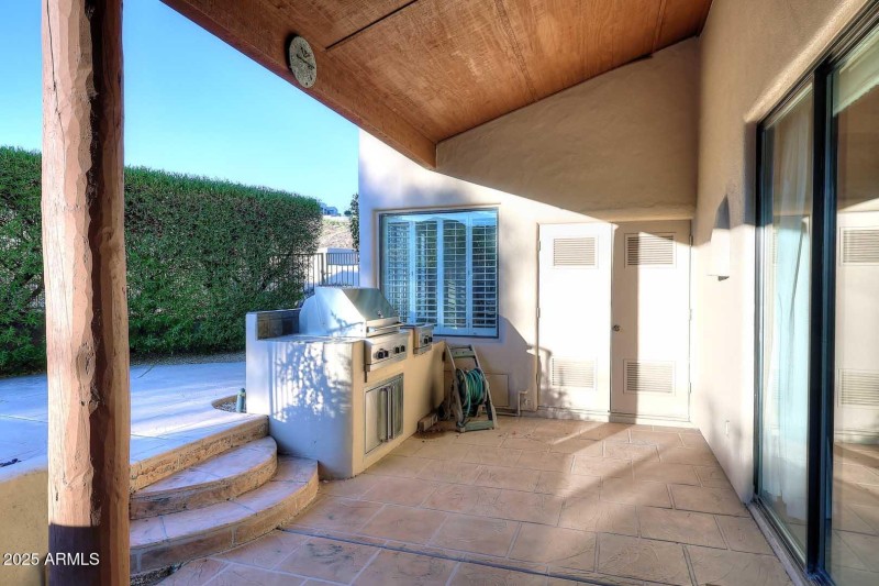 Covered Patio-BBQ Grill