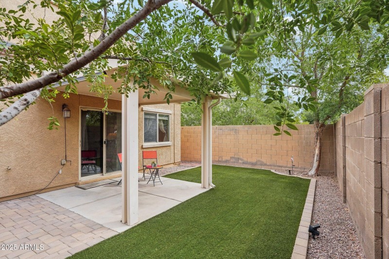 40-web-or-mls-W Surrey Ave-S2309-040