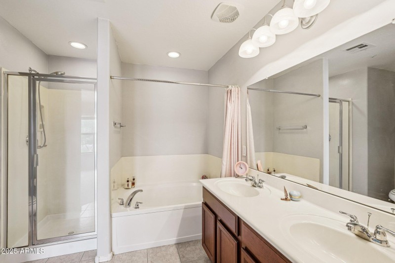 34-web-or-mls-W Surrey Ave-S2309-034