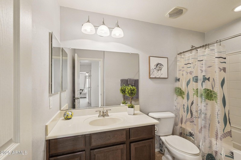 22-web-or-mls-W Surrey Ave-S2309-022