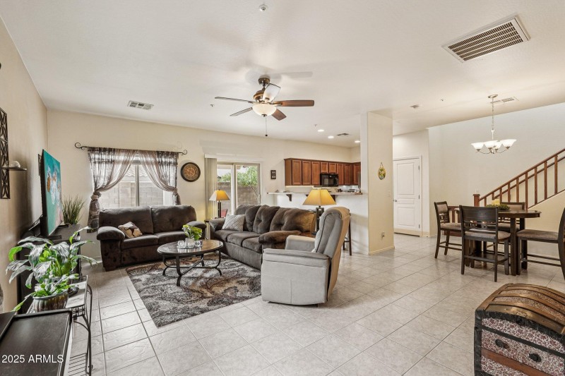 11-web-or-mls-W Surrey Ave-S2309-011