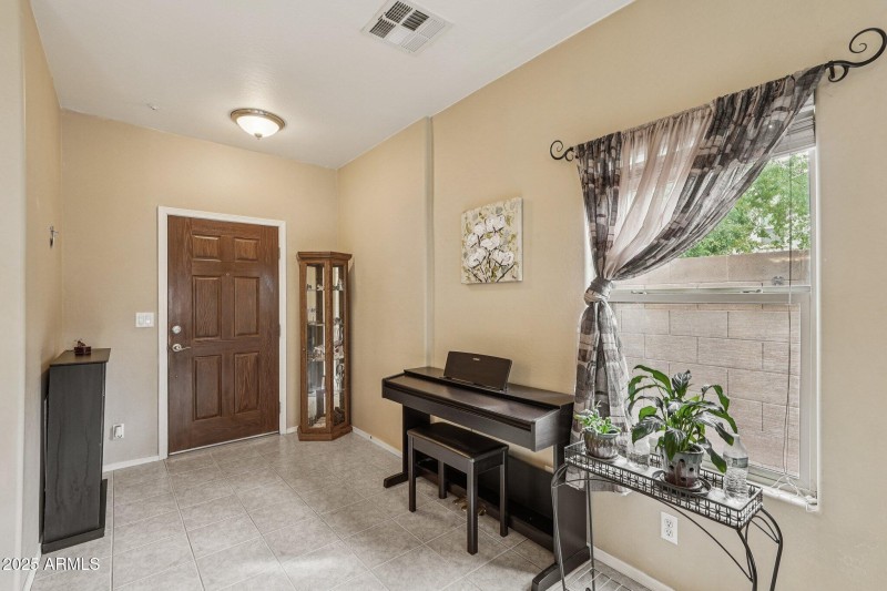 10-web-or-mls-W Surrey Ave-S2309-010