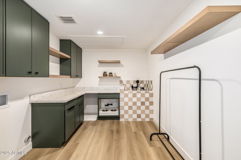 Laundry w/ Dog Wash & Dog Bowl Fill!