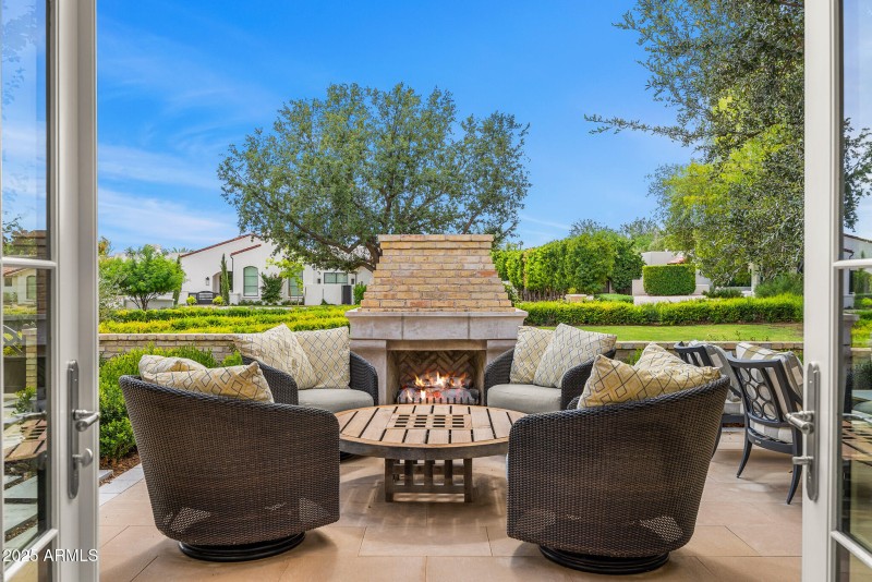 17front courtyard patio