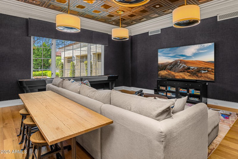 20media and game room