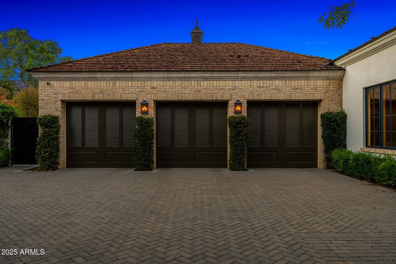 59multicar garage_twilight