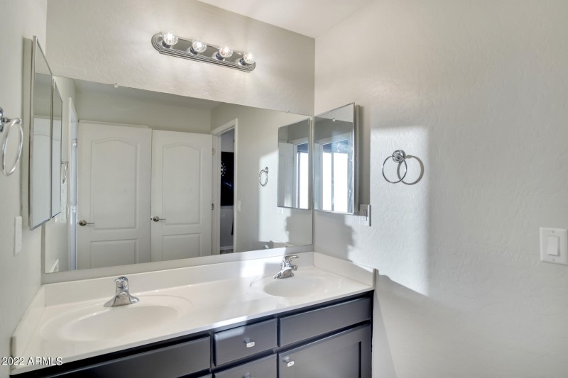 Bathroom 4: Jack and Jill