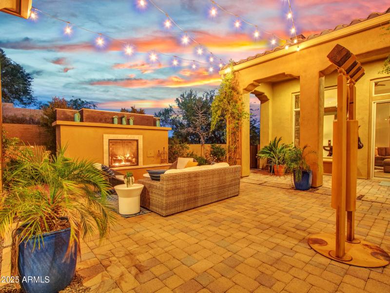 23-Eve_Courtyard-(2)