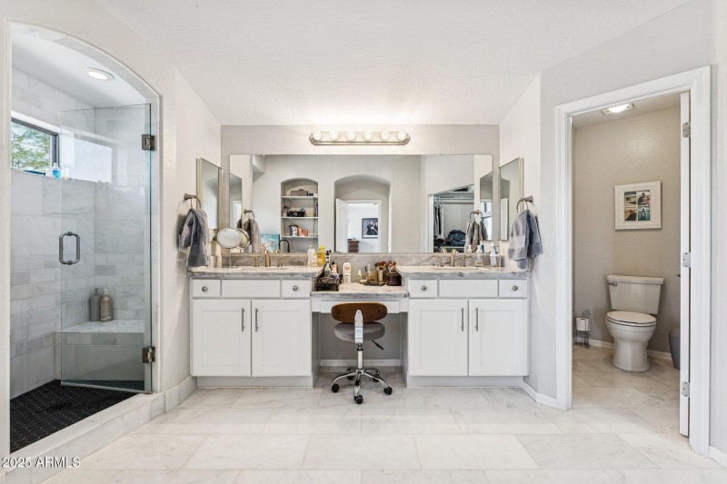 038-primary-bathroom