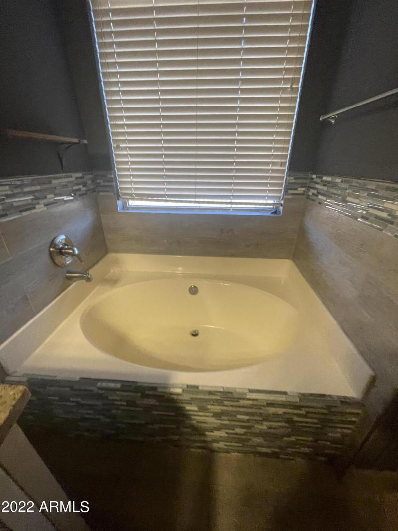 9CCEAAE8-40C2-4A94-AAA5-5D4B92C32625