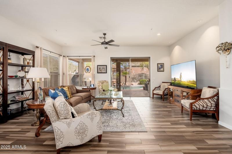 14734 E Crested Crown - 09