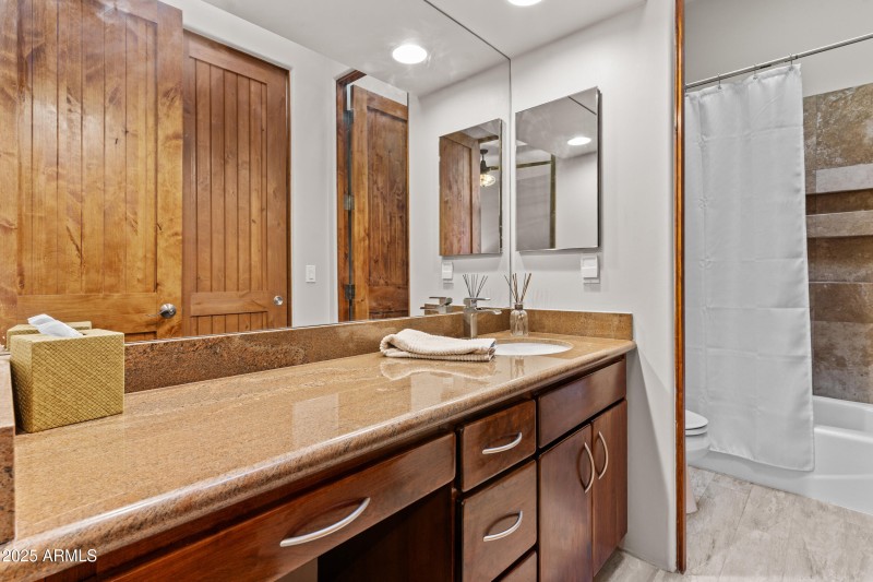 Secondary En Suite Bath