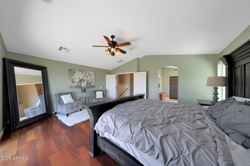 B (54) Owner's Suite