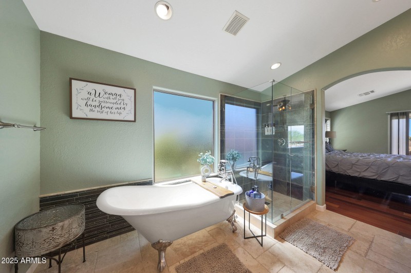 B (57) Owner's Suite