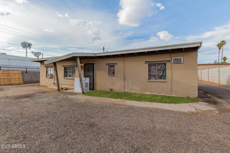 2612 W Glenrosa Avenue