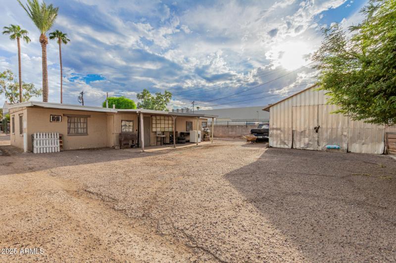 2612 W Glenrosa Avenue