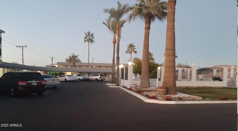 Pic 1 Broadview pkg lot