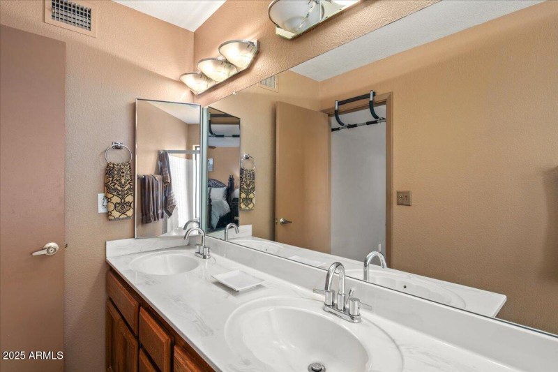 23-Primary Bath ~ Vanities