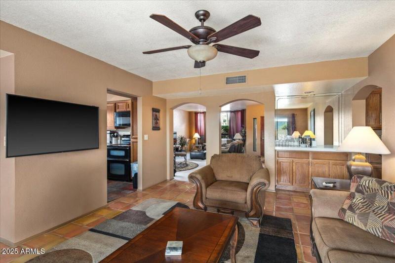 13-Family Room Details