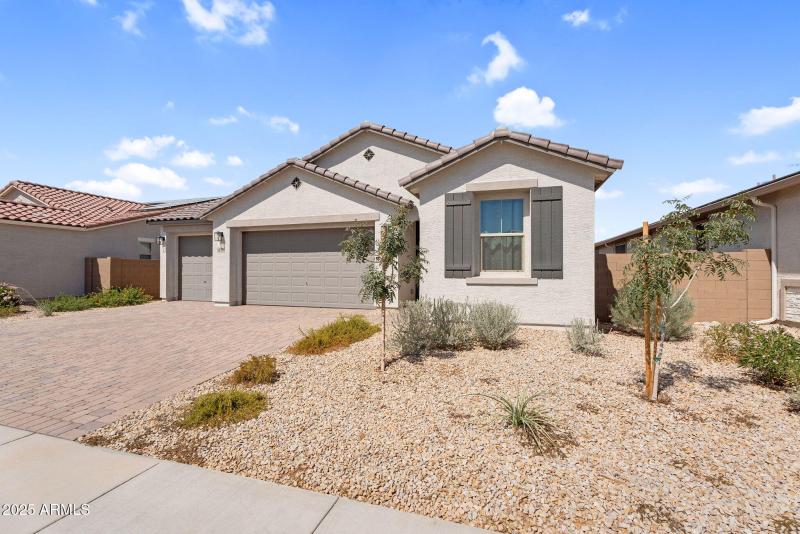 2-web-or-mls-18570 W Honeysuckle Dr -3