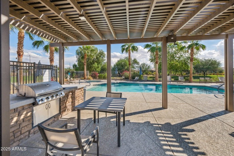 4-web-or-mls-E Furness Dr-2009-904