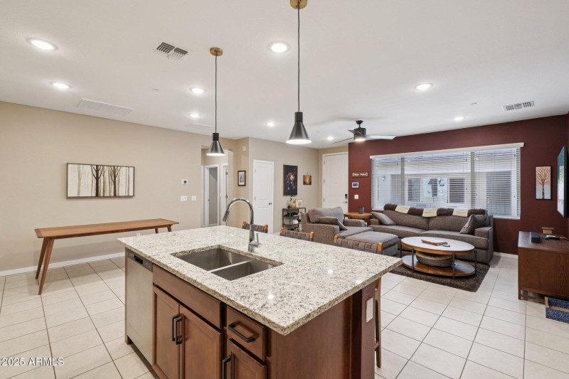 13-web-or-mls-E Furness Dr-S2009-009