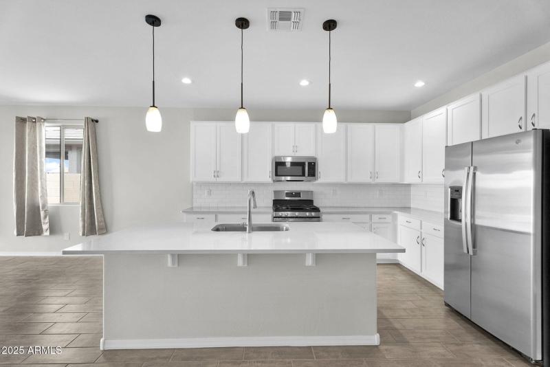 11-web-or-mls-18570 W Honeysuckle Dr -11